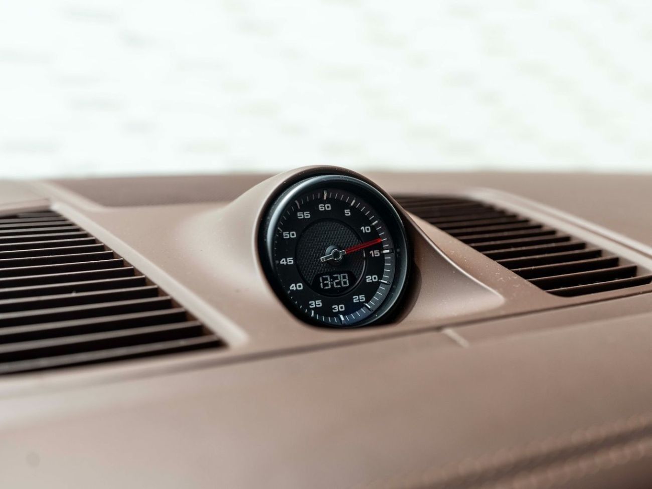 Porsche Cayenne Std 3.0L (340 HP)