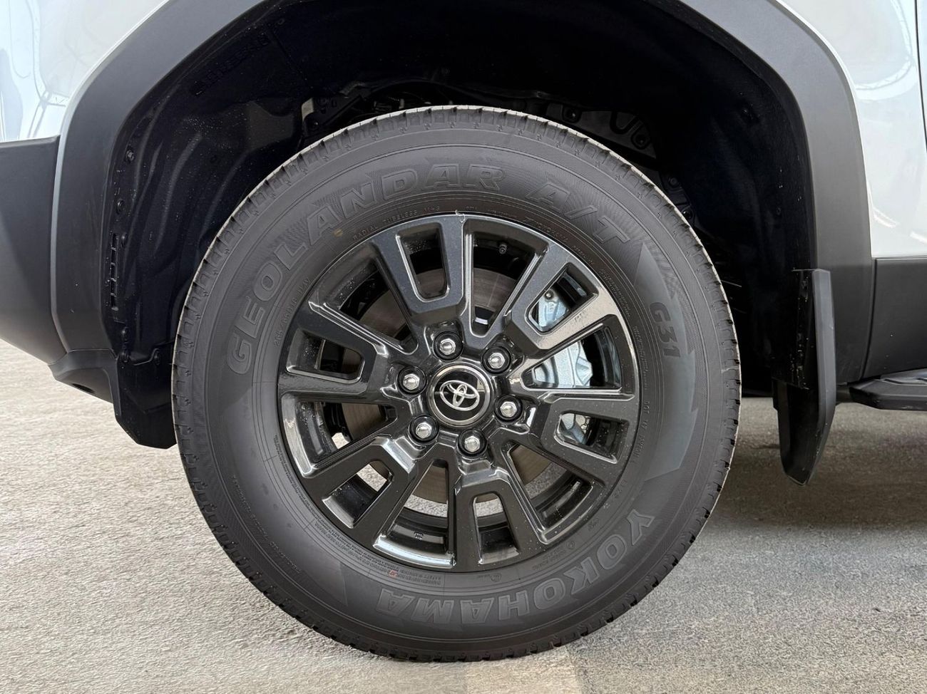 Toyota Prado PRADO 2.8 SUNROOF BLACK INTERIOR ** EXPORT ONLY **التصدير فقط خارج الخليج***