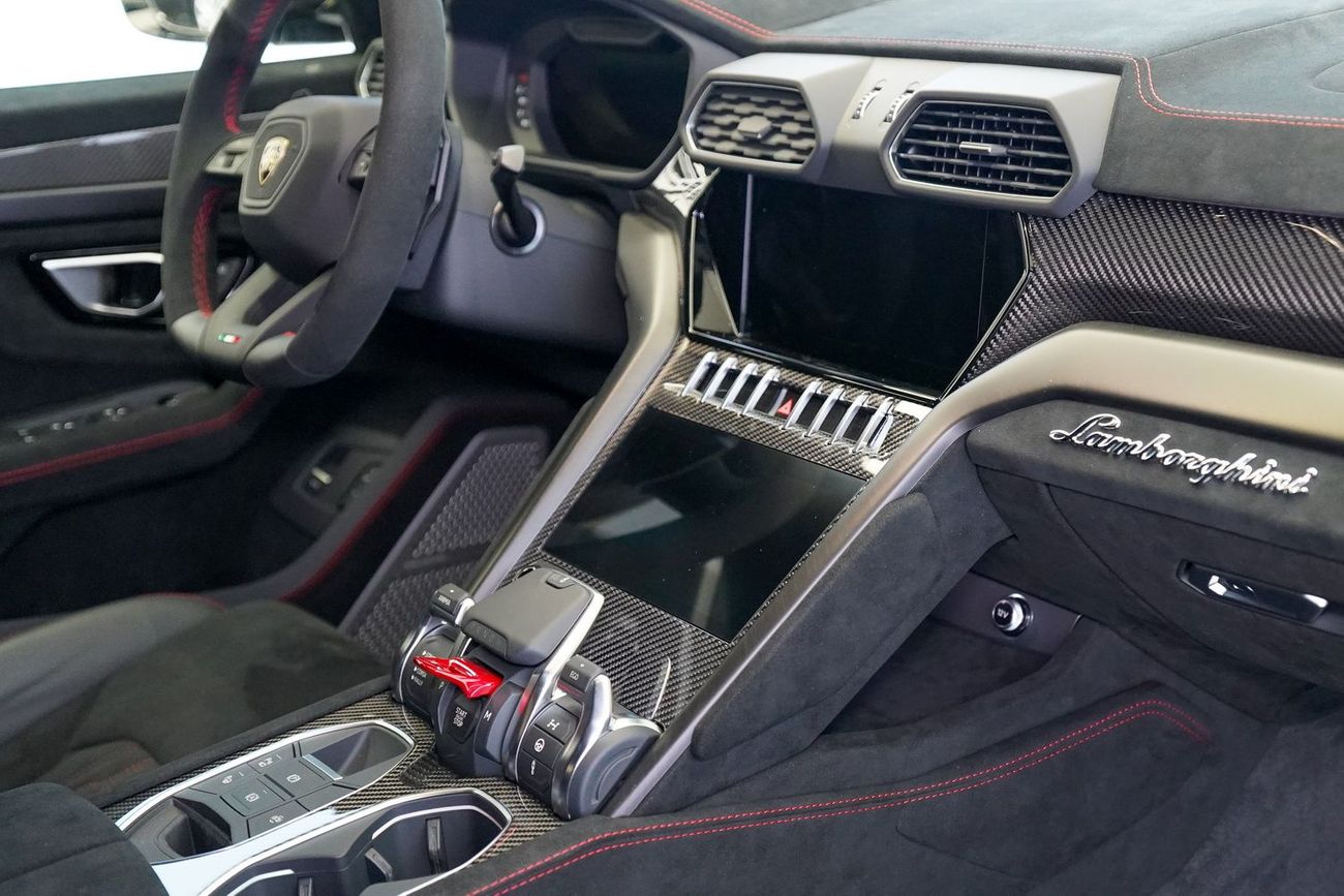 لامبورغيني اوروس 4.0T V8 Performante