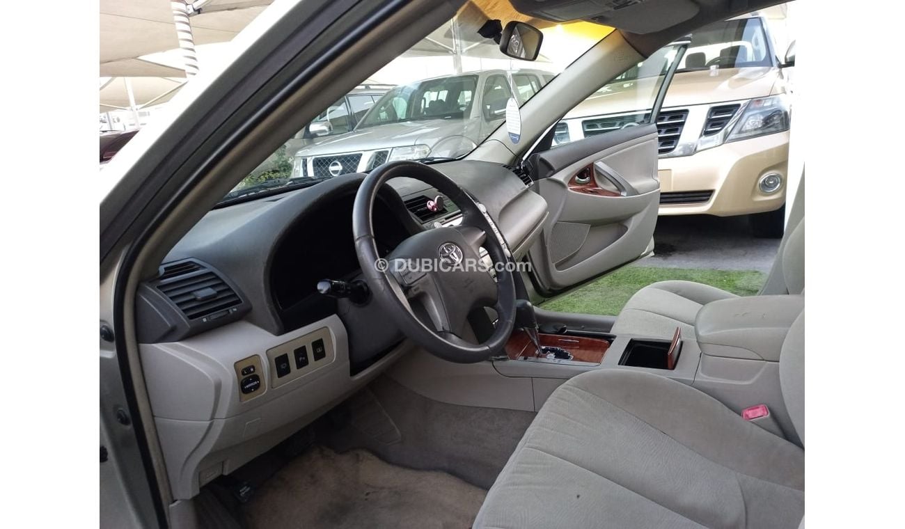 تويوتا أوريون خليجى- بدون حوادث- رقم واحد - بصمة - فتحة - شاشة - كاميرا - مثبت سرعة - رنجات - حساسات -خشب