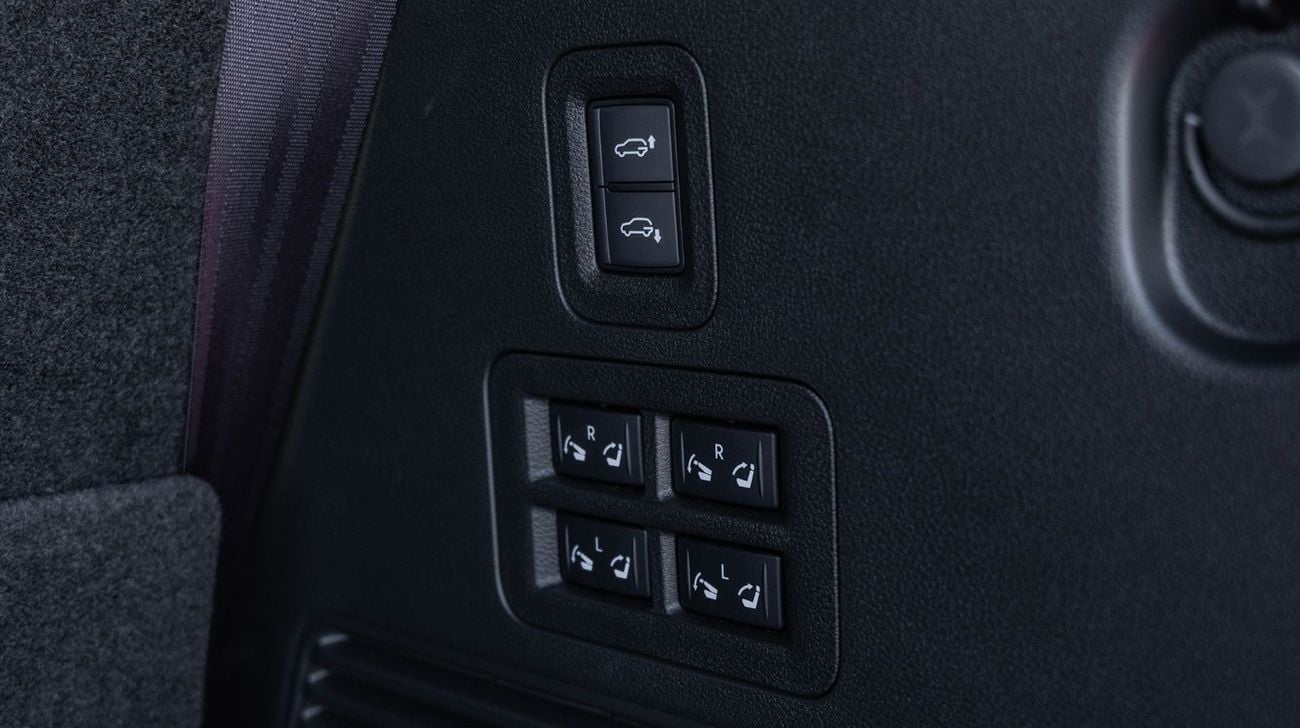 Infiniti QX80 2026 Infiniti QX80 Autograph 3.5L AT Petrol with Captain Seat (White-Red)