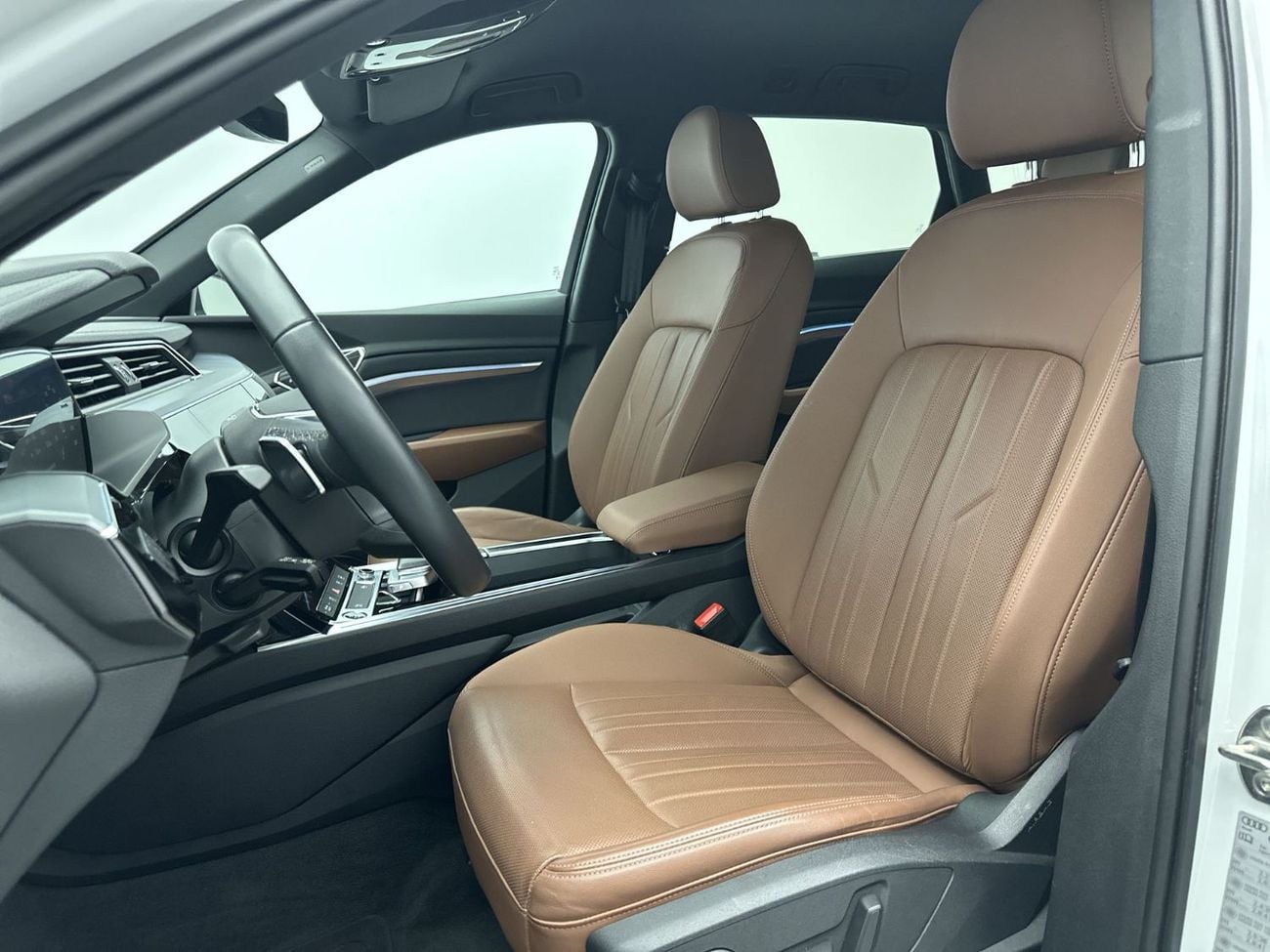 أودي Q8 إي ترون 55 quattro Advanced Q8 Advanced 55 e-tron quat 408hp (Ref# 28451)