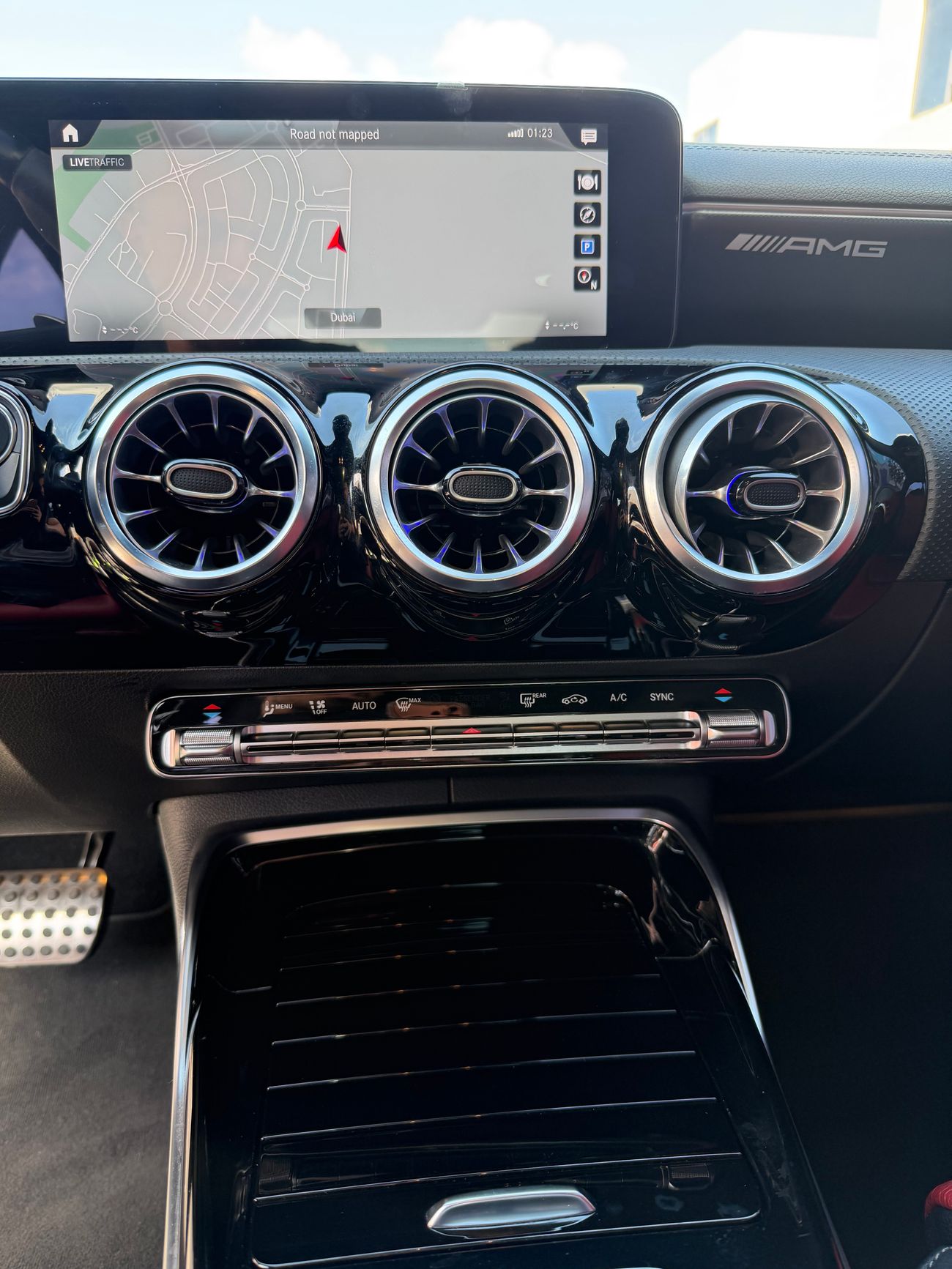 مرسيدس بنز CLA 35 AMG 2.0L Turbo AMG(4MATIC), 5 door sedan