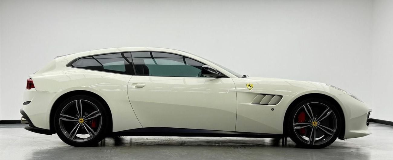 Ferrari GTC4 Lusso 2018 Ferrari GTC4Lusso V12, Warranty, Very Low Km, Excellent Condition, GCC