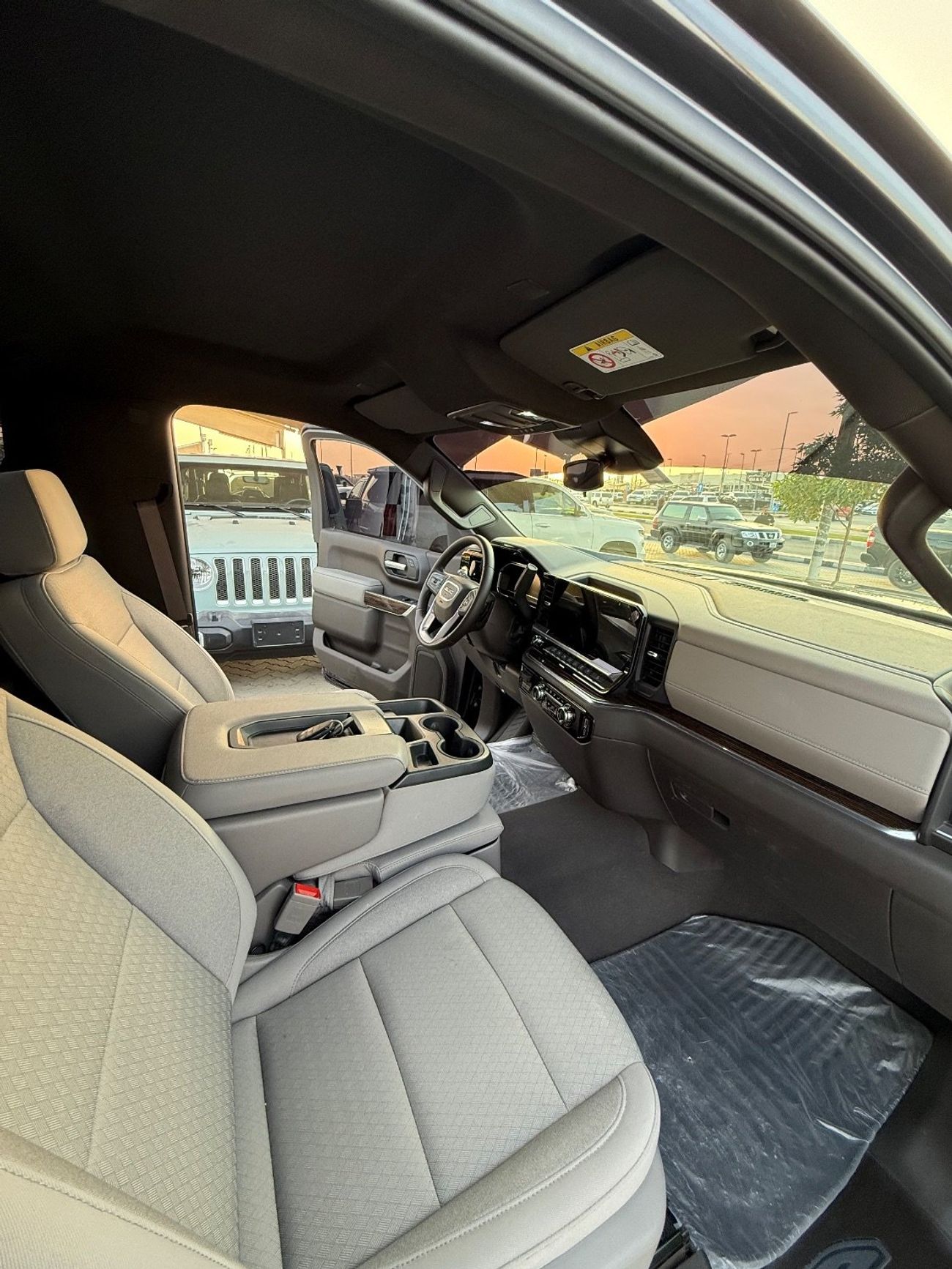 جي أم سي سييرا 5.3L V8 SLT Crew Cab (AWD)