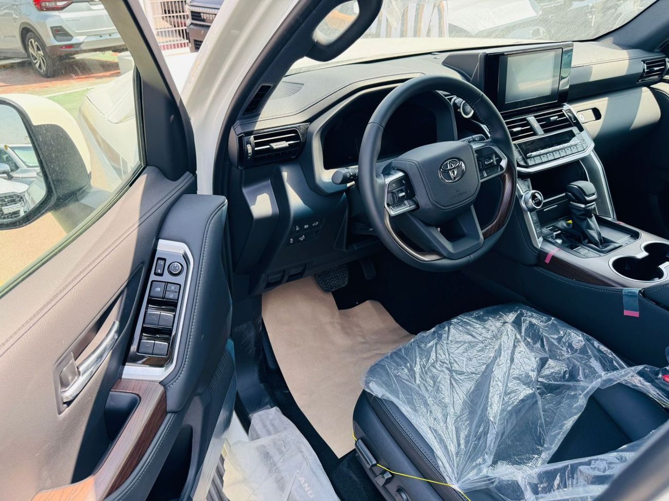 Toyota Land Cruiser TOYOTA LC 300 GXR 4.0L PTR A/T MID/O GCC WHITE 2025