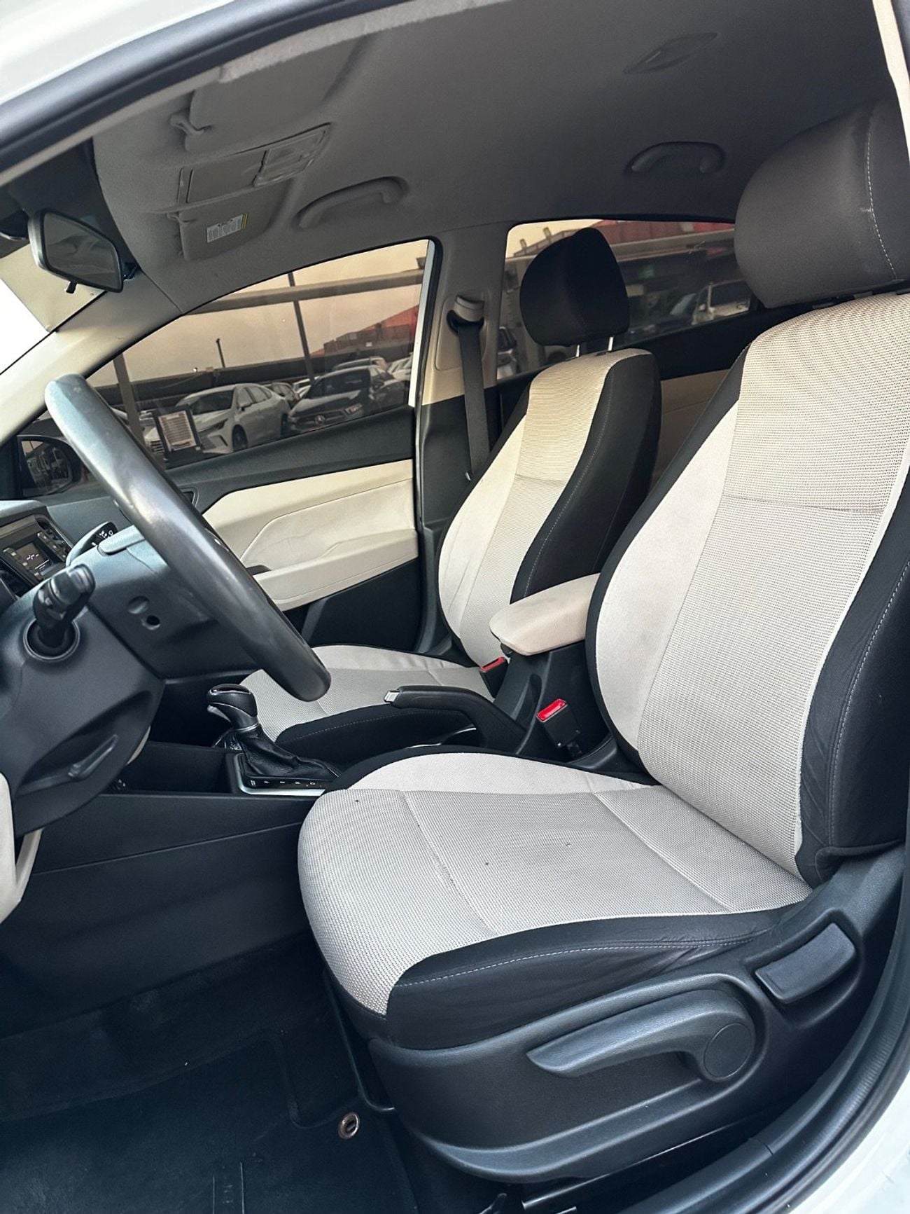 Hyundai Accent GL Hyundai Accent | 2021   4-cylinder — 1.6 engine  4-cylinder — 1.6 engine  Mileage: 85,000 km  New sh