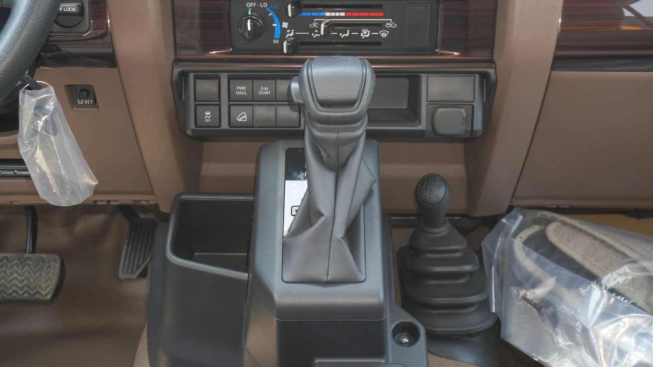 Toyota Land Cruiser Pick Up 4.0L V6 Double Cabin A/T