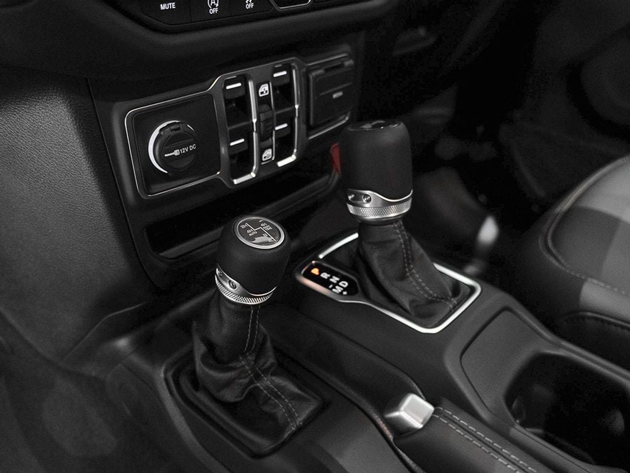 Jeep Wrangler Unlimited Sahara 2.0L A/T