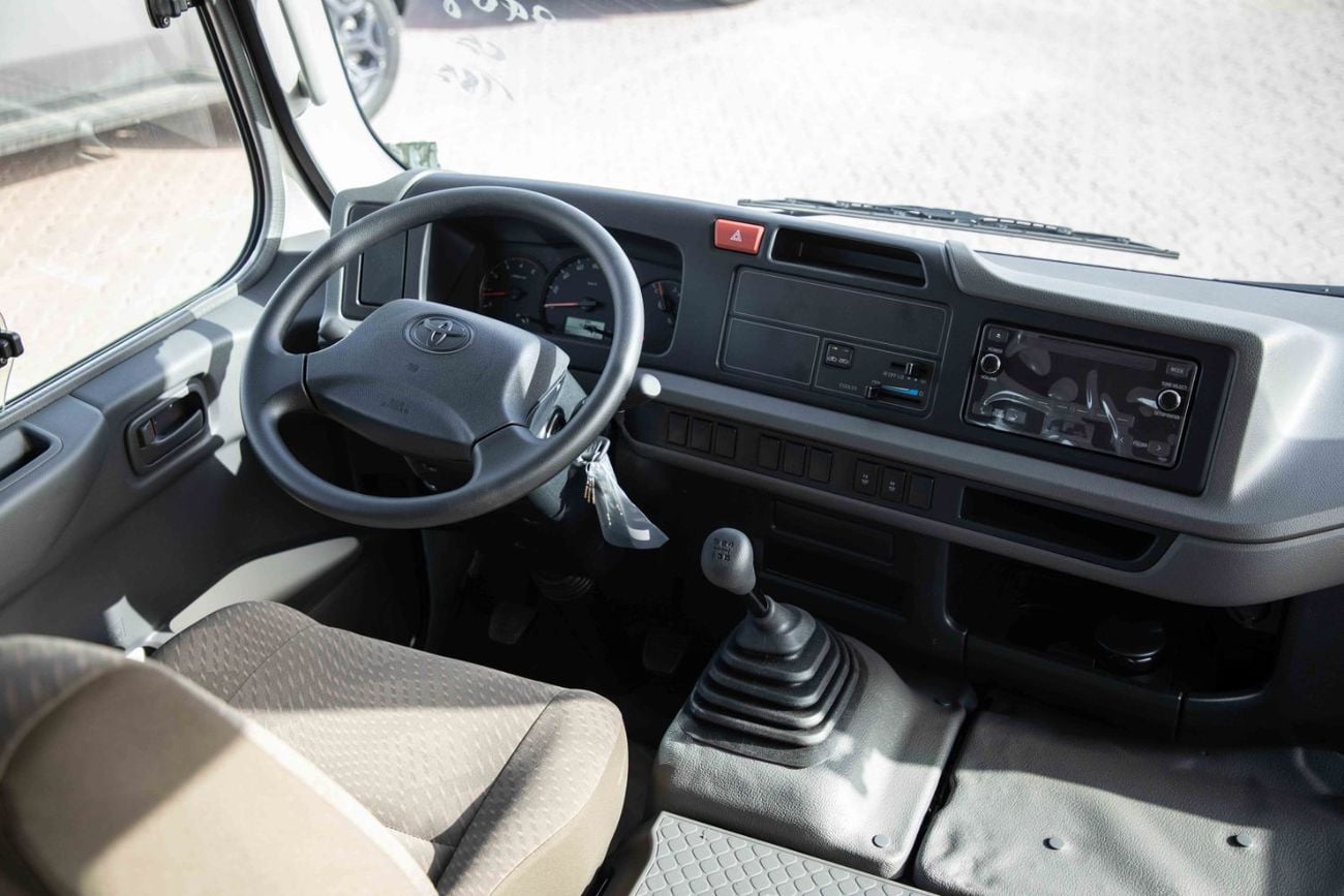 تويوتا كوستر 30 Seater 4.0L - White Inside Grey | Export Only