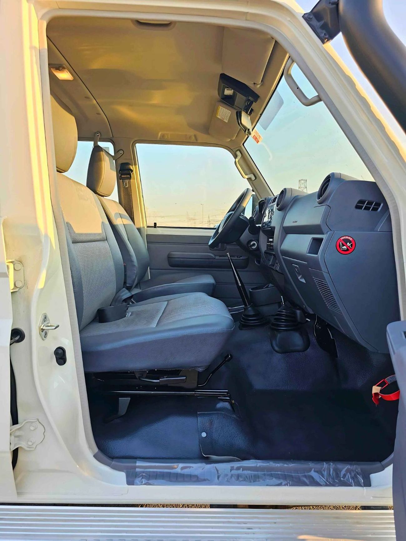 تويوتا لاند كروزر بيك آب / DOUBLE CABIN / 4.2L V6 DIESEL M/T / LEATHER SEATS / DIFFLOCK , SNORKEL / 4WD (CODE # 68084)