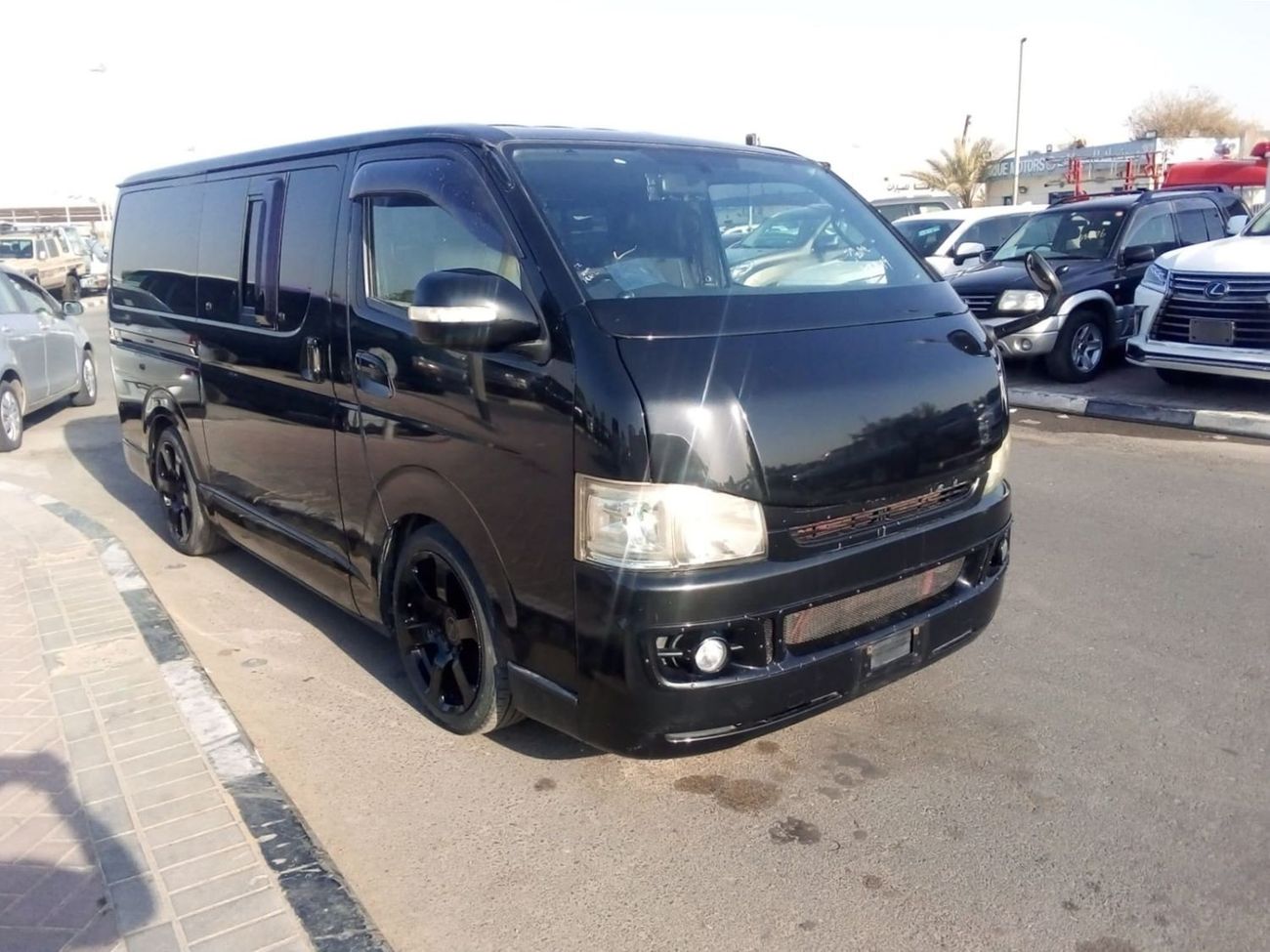 تويوتا هاياس TOYOTA HIACE VAN RIGHT HAND DRIVE (PM1648)