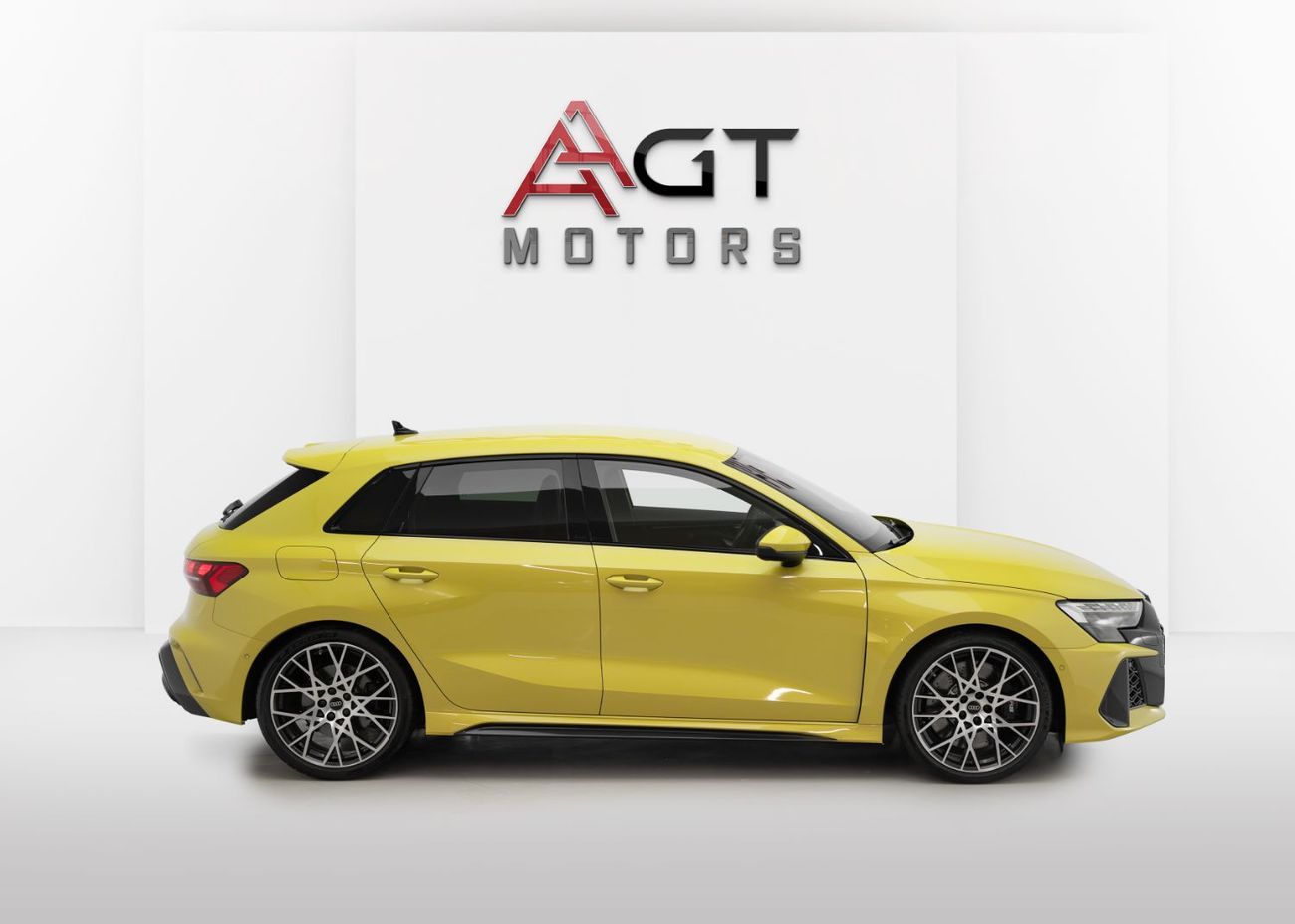 أودي RS3 TFSI quattro 2.5L Sportback