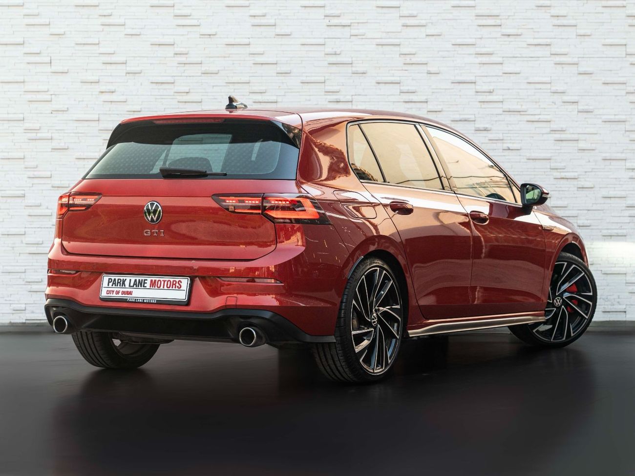 فولكس واجن جولف GTI AED 1,887 PM • GTI P1 MID • ONLY 59,000 KMS • OFFICIAL VOLKSWAGEN SERVICE HISTORY AND WARRANTY