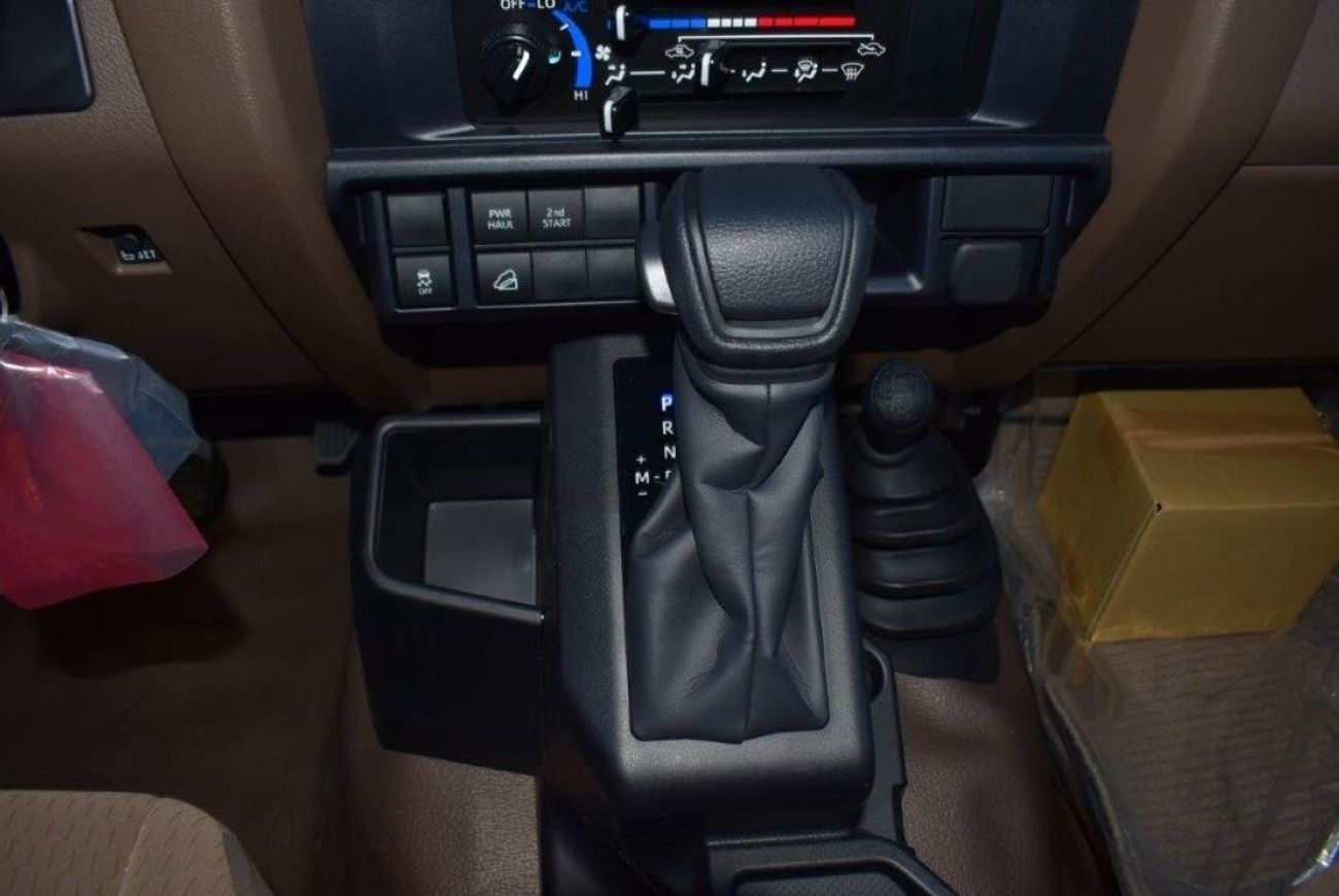 تويوتا لاند كروزر بيك آب 79 Double Cab 2.8L Turbo Diesel 4WD Automatic