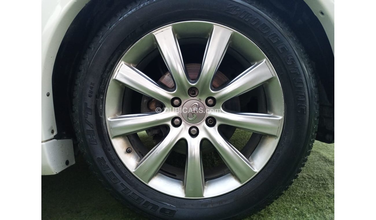 إنفينيتي QX56 خليجى موديل 2011 رادار خمس كاميرات فتحة جلد بصمه مثبت سرعة تحكم رنجات بحالة ممتازة