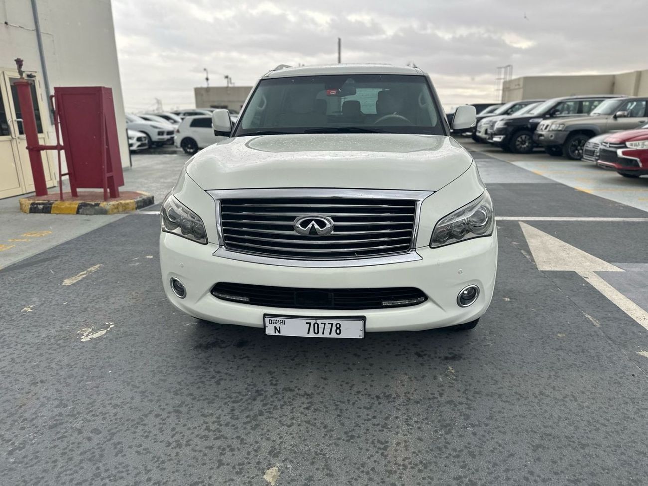 إنفينيتي QX80 Infiniti QX80 GCC 8 cylinder 4.4 full Option full service history aqency