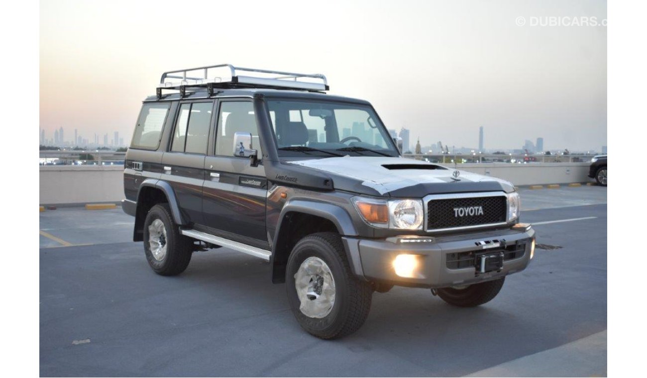 تويوتا لاند كروزر هارد توب Limited LX V8 4.5L Turbo Diesel 5 Seat MT