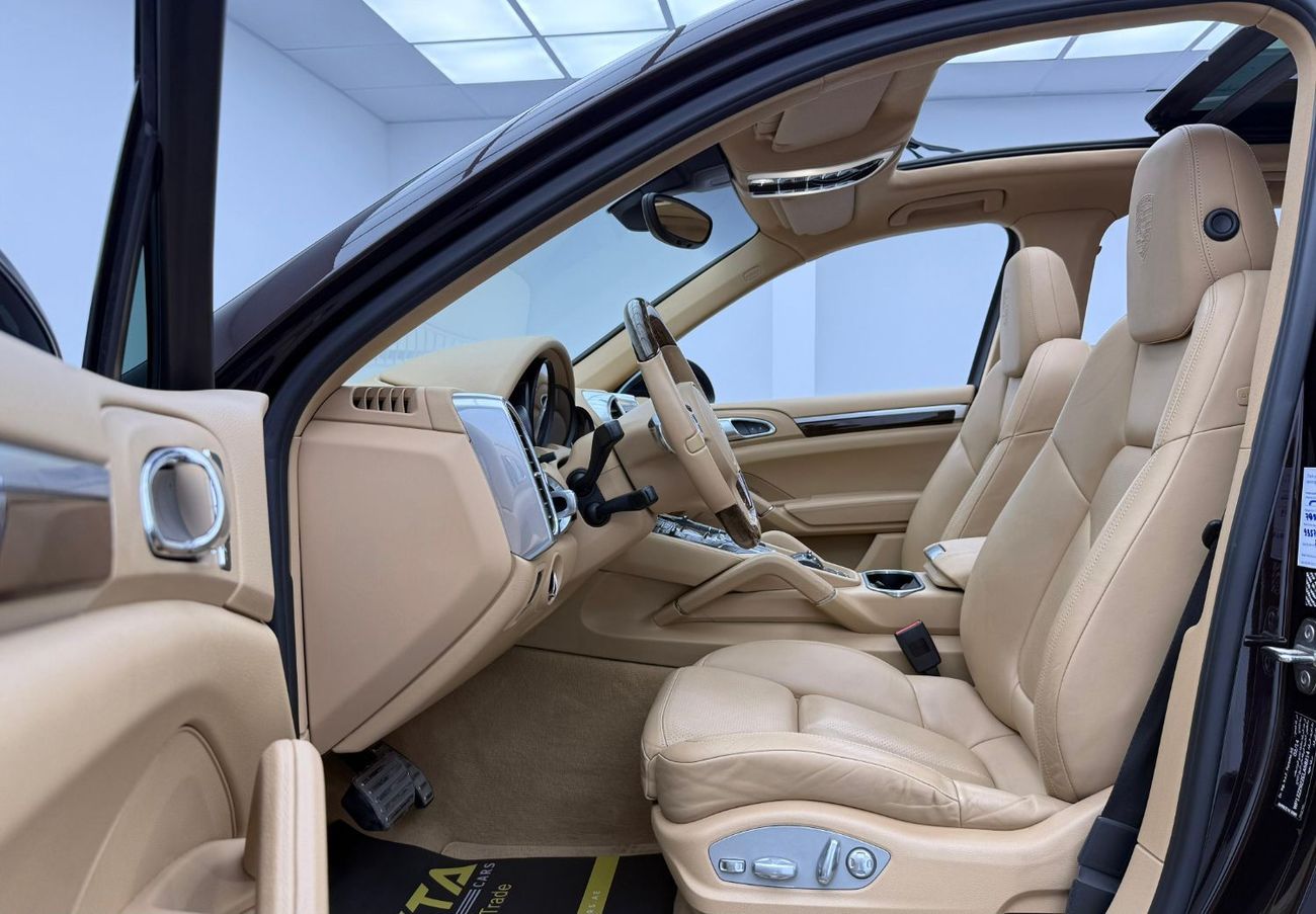 Porsche Cayenne S 4.8L 2014 Porsche Cayenne S V8, Porsche Service History, Sport Chrono Package, GCC