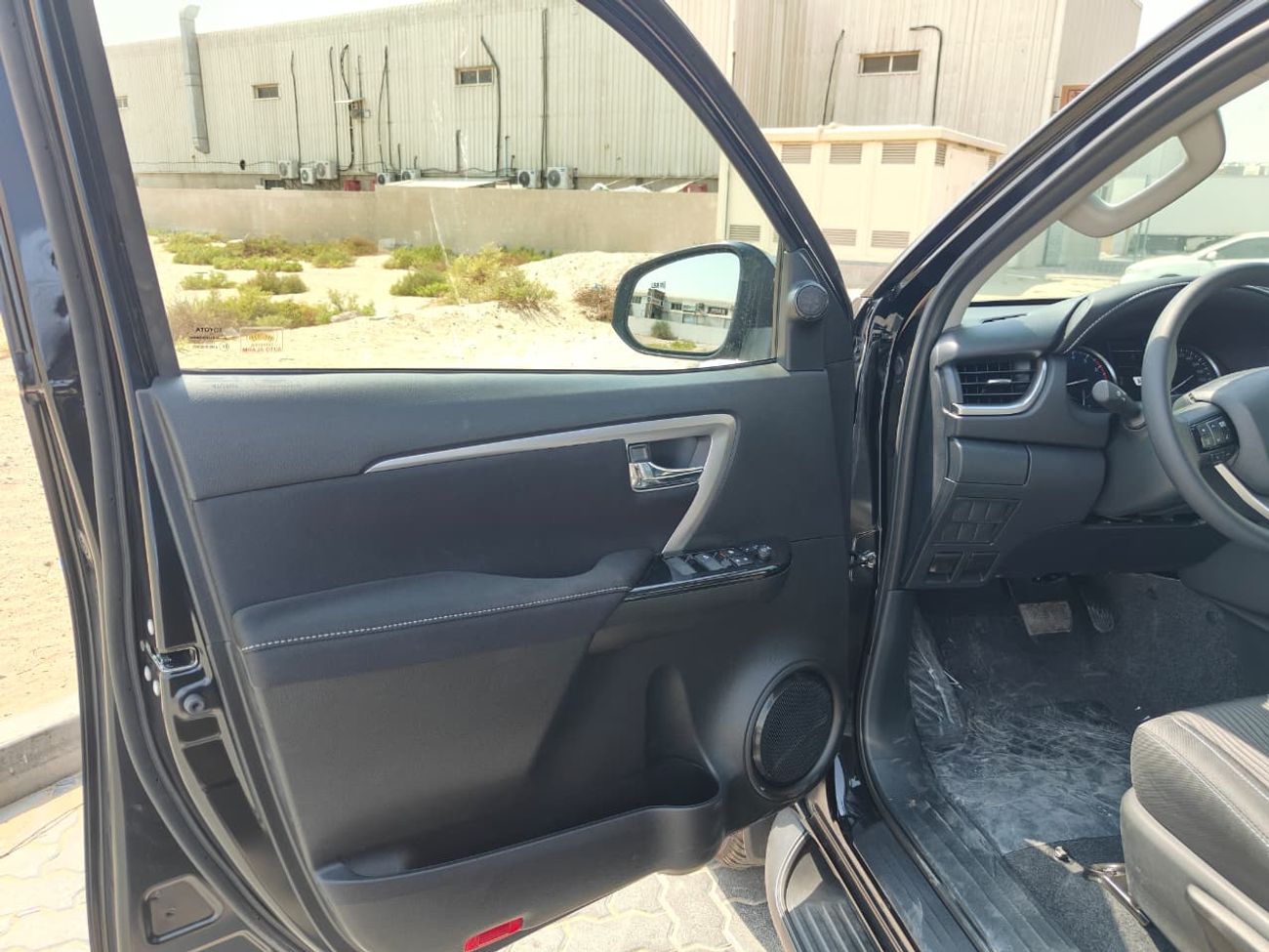 Toyota Fortuner 2025 Toyota Fortuner SR5 Mid-Option 7-Seater 2.7L 4-Cyl Petrol A/T 4x4 Only For Africa