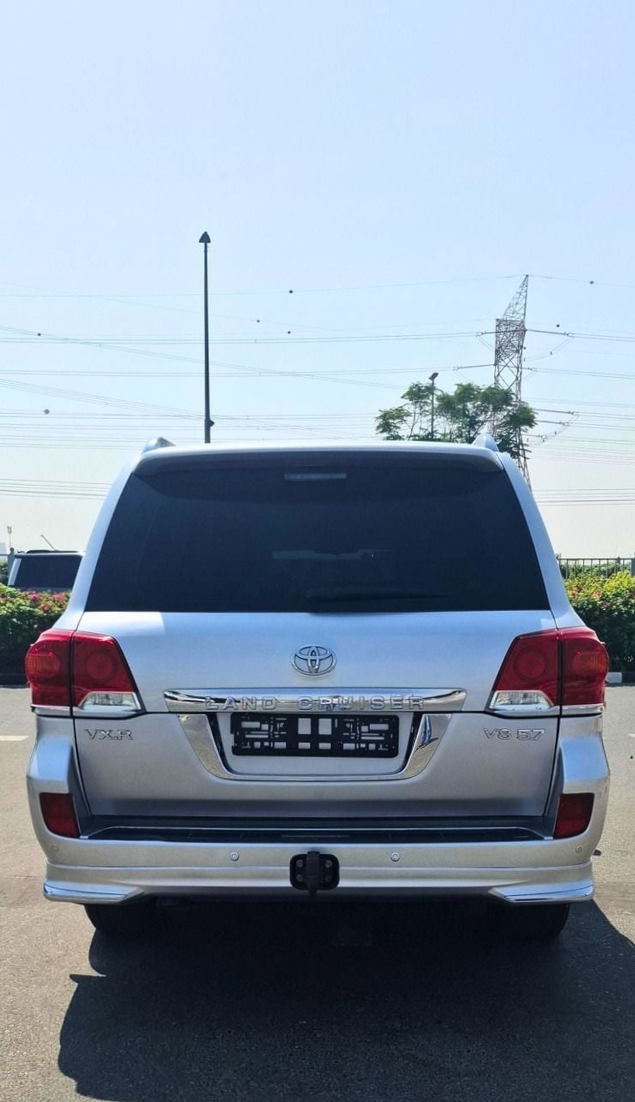 Toyota Land Cruiser VXR TOYOTA LANDCRUSIER VXR 5.7 L 2014 GCC TOYOTA LANDCRUSIER VXR 5.7 L  MODEL 2014  GCC SPECS  FULL OPTI