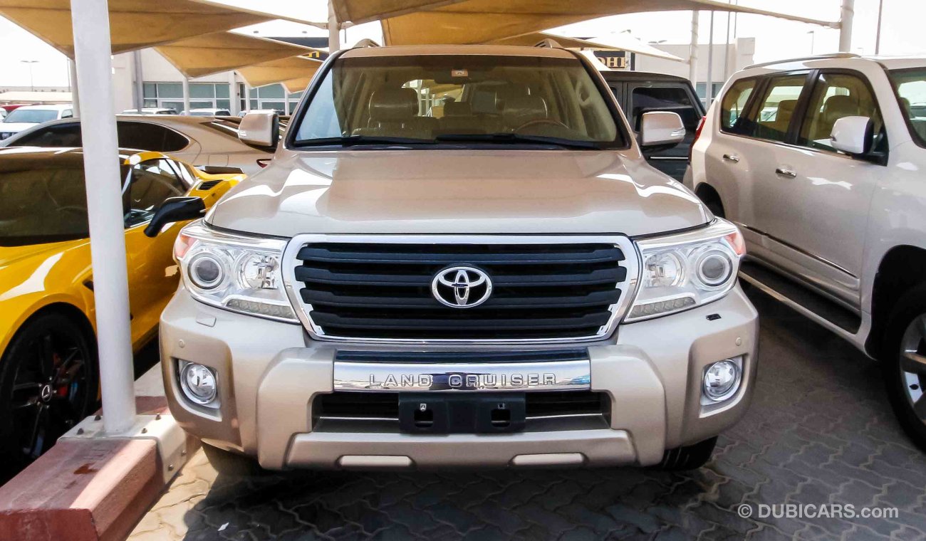 Toyota Land Cruiser GXR V8