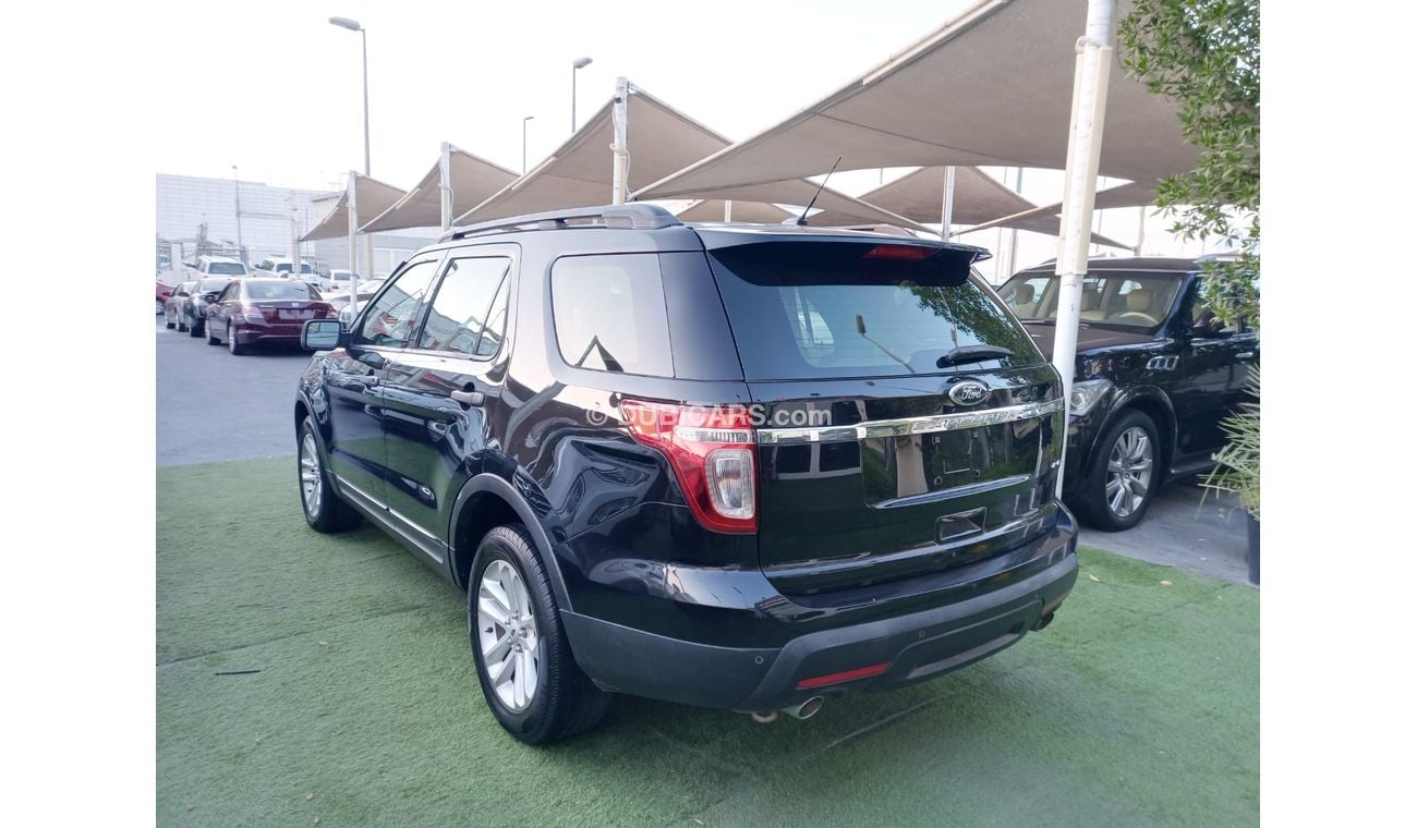 Ford Explorer 2014 model, agency paint, cruise control, rims, and sensors in excellent condition