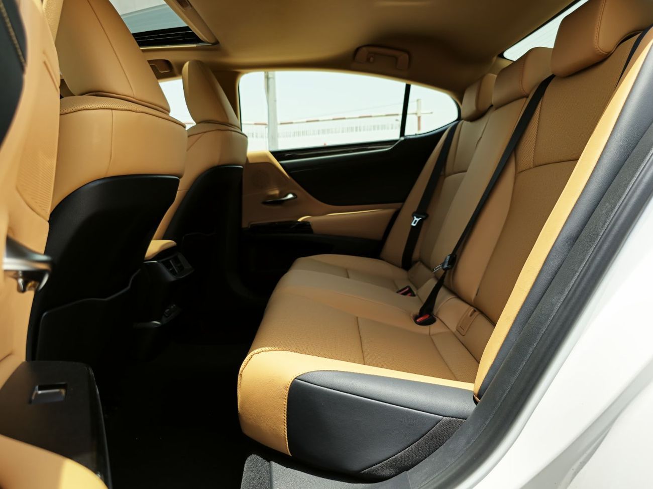 Lexus ES350 LEXUS ES350 - PRIME - 3.5L - 2025 MODEL - WHITE INSIDE TAN 