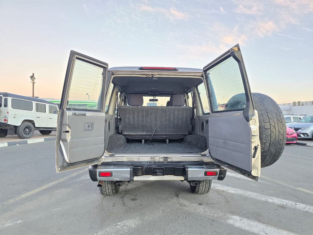 تويوتا لاند كروزر TOYOTA LAND CRUISER SUV RHD 2001 MODEL 4.1 L DIESEL MANUAL(PM03166)