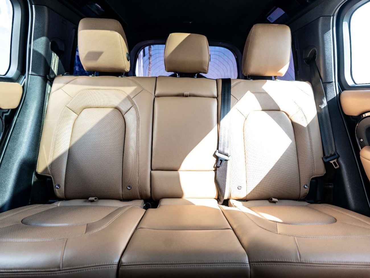 Land Rover Defender P400 110 HSE 3.0L (5 Seater)