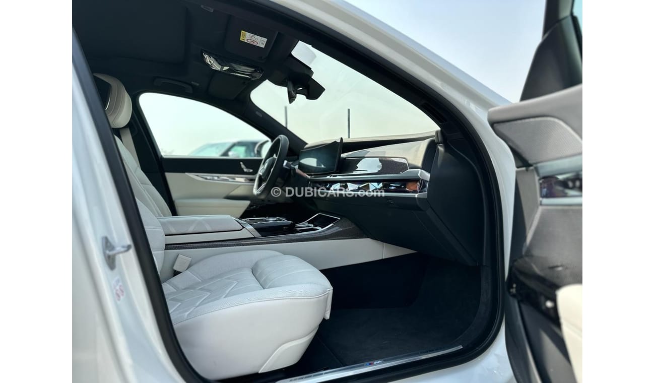 BMW i7 xDrive60 - MY 2023 - EUR SPEC - WHT_WHT - RANGE 590KM (LOCAL OFFER)
