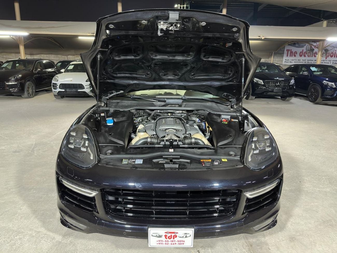 Porsche Cayenne Turbo S 4.8L (570 HP) 2016 | CARBON CERAMIC BRAKES (PCCB) | CARBON INTERIOR PACKAGE | SUNROOF