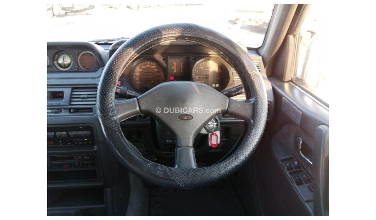 Mitsubishi Pajero MITSUBISHI PAJERO RIGHT HAND DRIVE (PM939)