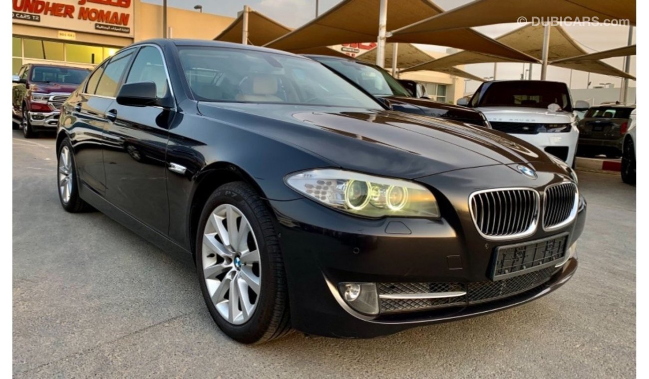 BMW 528i BMW 528 i Specifications: full option + sunroof + screen + controls behind the steering wheel + crui