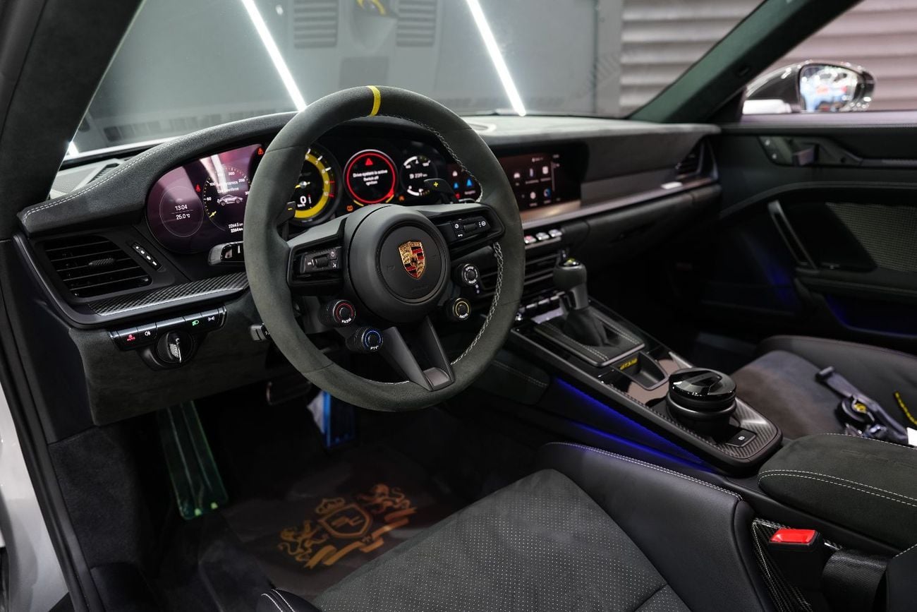 Porsche 911 GT3 RS 4.0L (520 HP) Coupe Weissach Pack, Full Carbon, Ceramic Brakes, Dealer Warranty Till 23/02/20