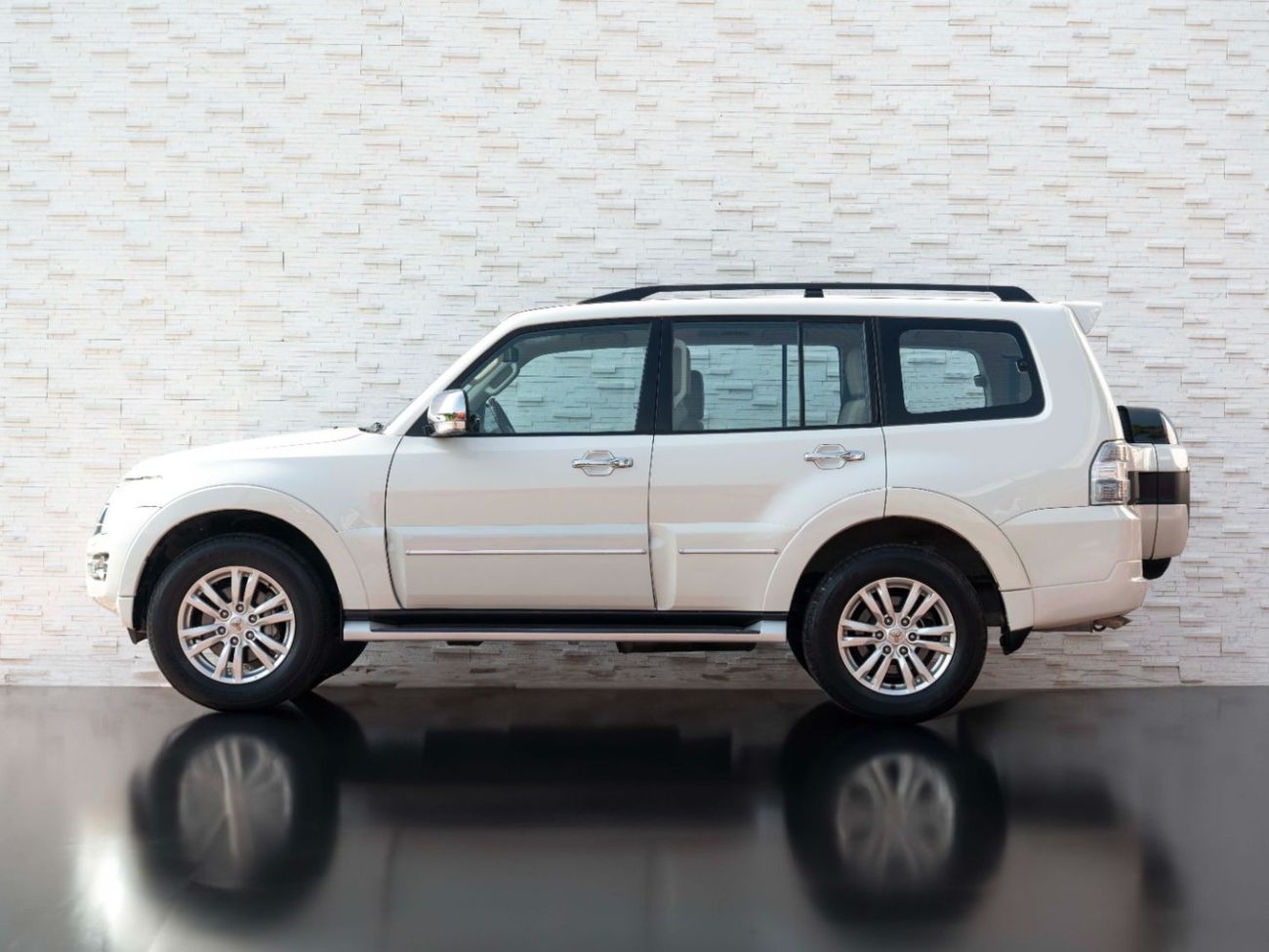 Mitsubishi Pajero GLS Highline 3.8L (243 HP)