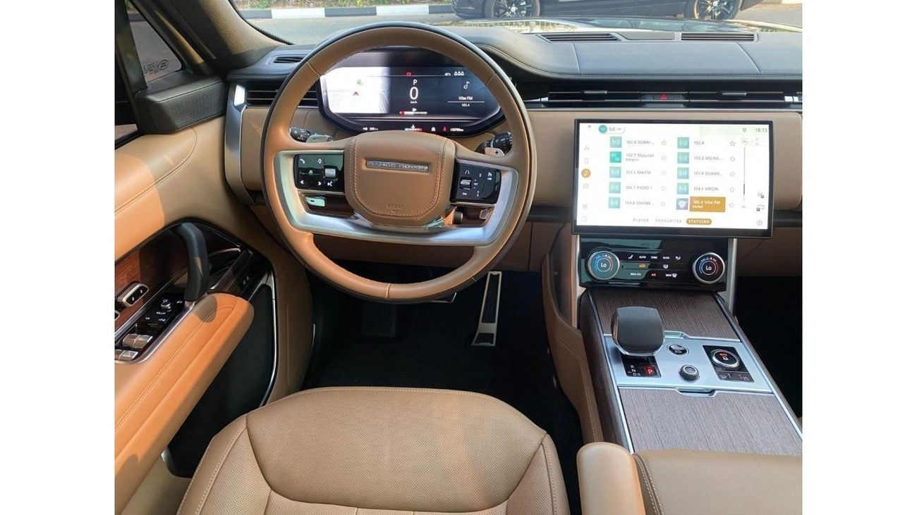 Land Rover Range Rover **2023** V6 P400 GCC SPEC UNDER WARRANTY AND SERVICE