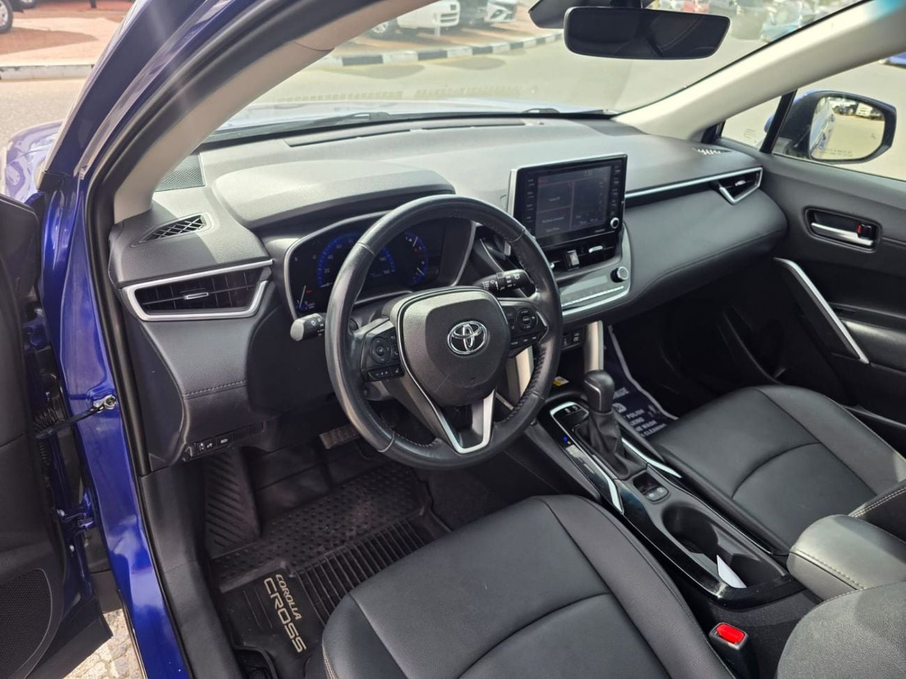 تويوتا كورولا كروس 2.0L XLE (AWD)