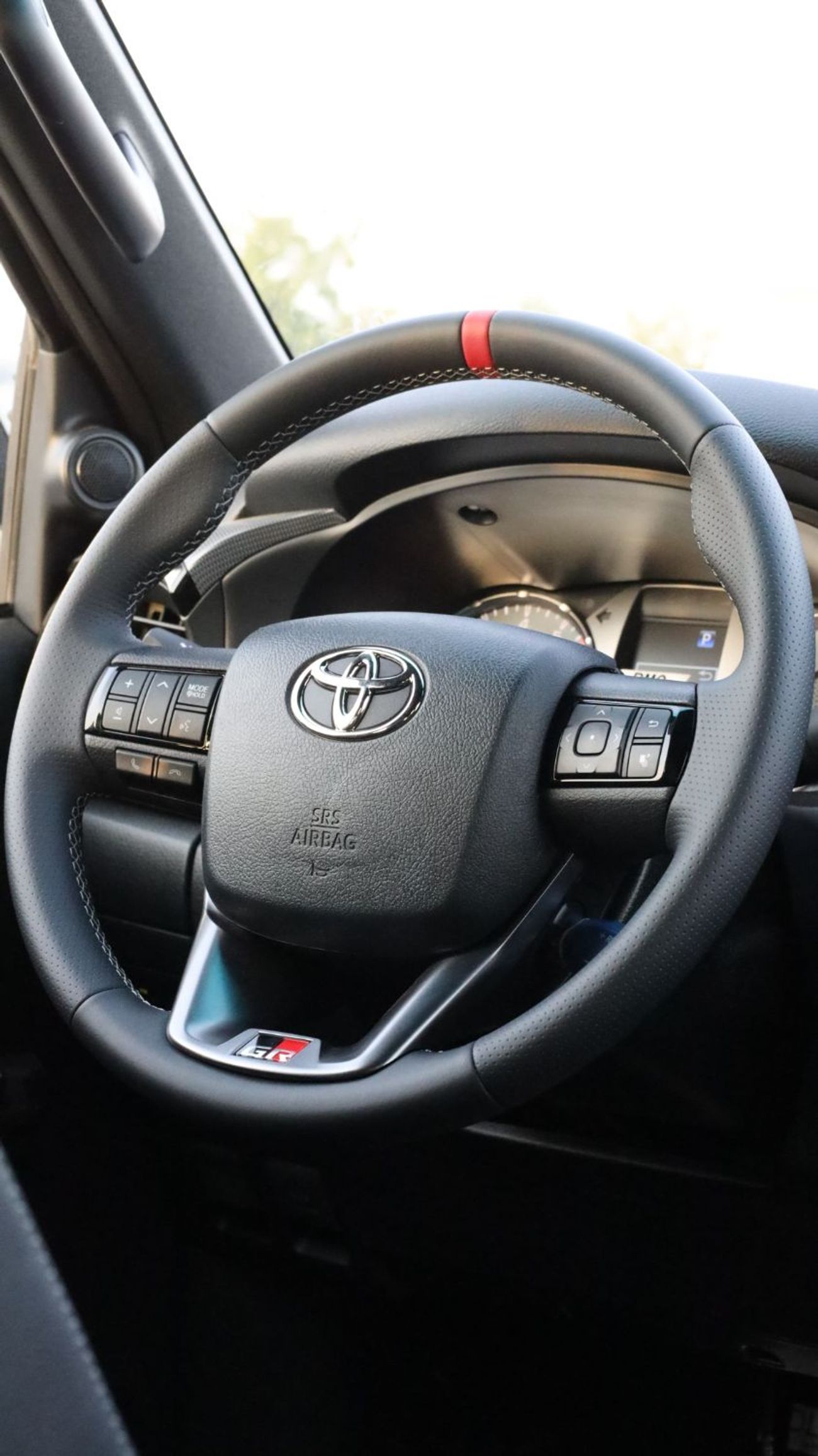 تويوتا هيلوكس GR Sport 4.0L