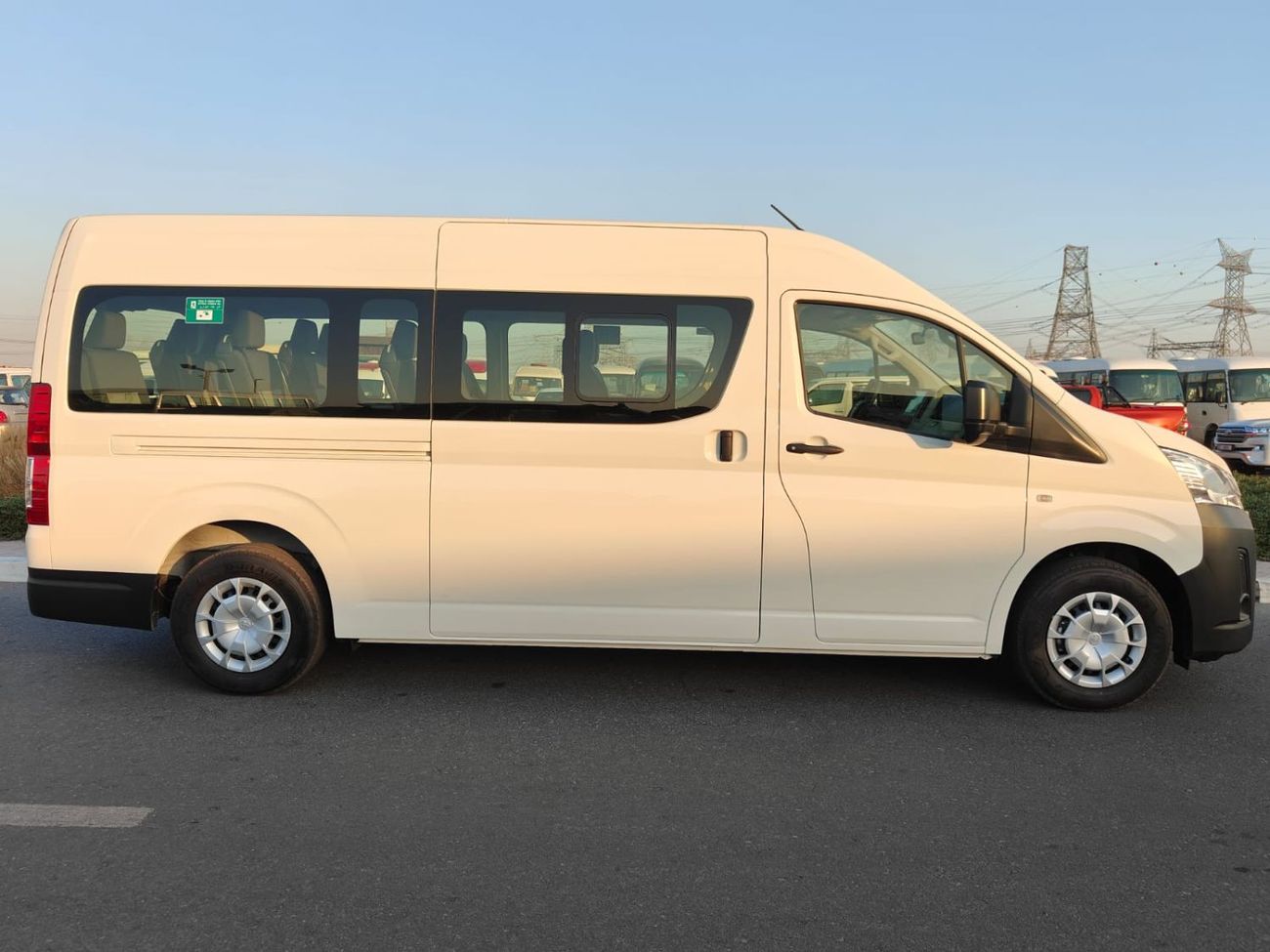 تويوتا هاياس 2026 Toyota Hiace DX 13-Seater 2.8L 4-Cyl Diesel M/T RWD (3-Point Seatbelts) Export Only