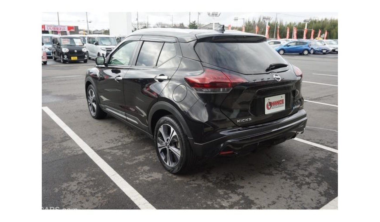 Nissan Kicks P15