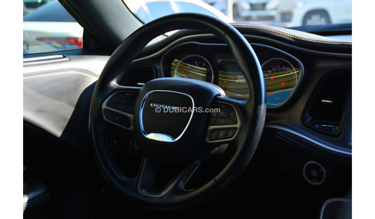 Dodge Challenger CHALLENGER SXT PLUS//SUN ROOF//BLIND SPOT//BIG SCREN//AIR BAGS