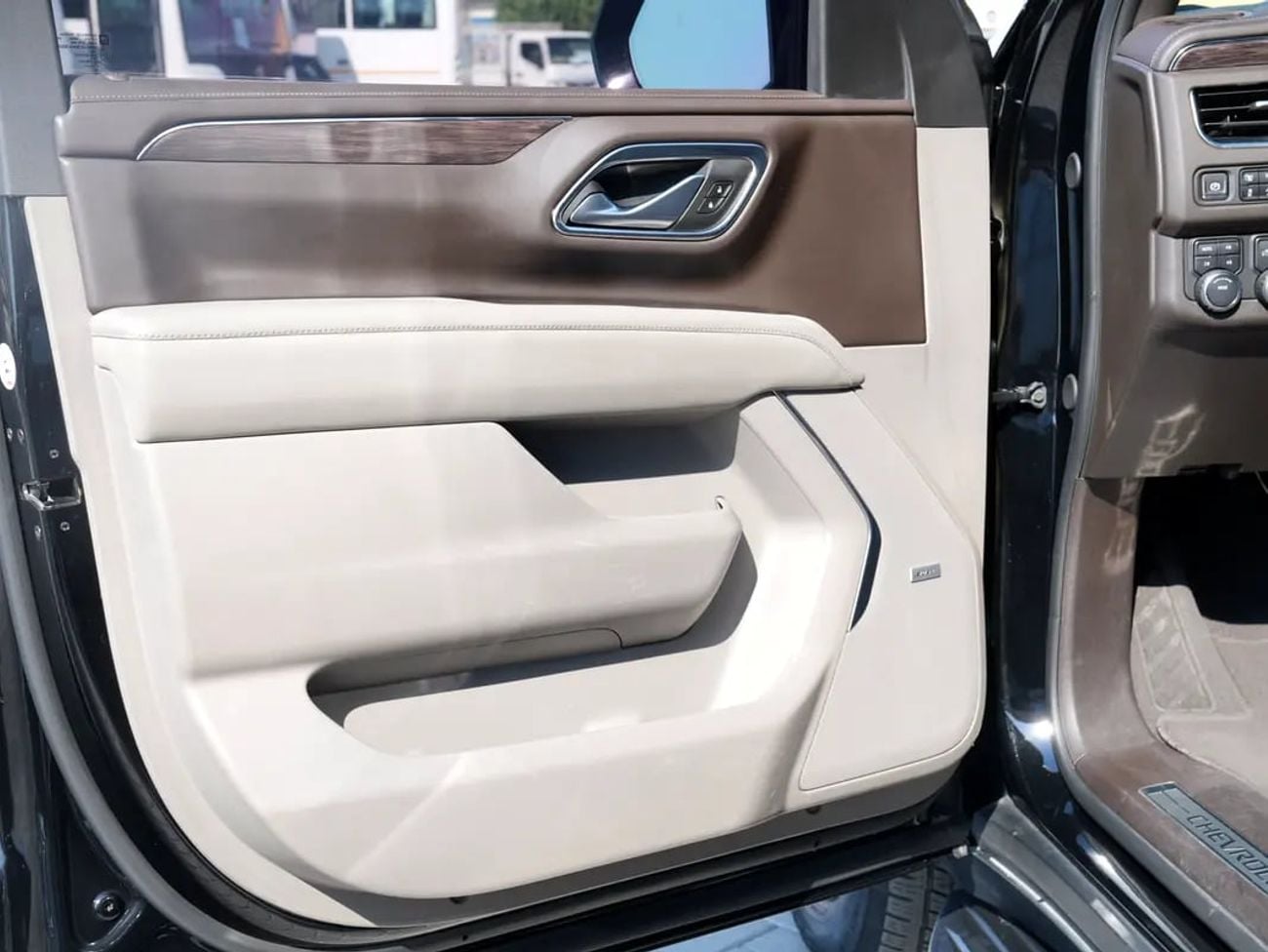 Chevrolet Suburban LT GCC Specs