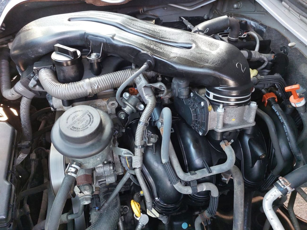 Toyota Hiace TOYOTA HIACE COMMUTER VAN RHD 2012 MODEL 2.7 L PETROL AUTOMATIC(PM15298)