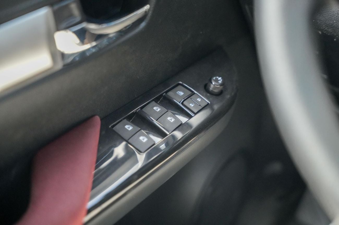 تويوتا هيلوكس HILUX D/C 4WD 2.7 GLXS-G A/T  SUPR WHITE | MAROON (No push start button)