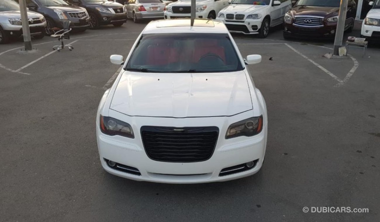 Chrysler 300C 2013 GCC car prefect condition full option panoramic roof leather seats back ca