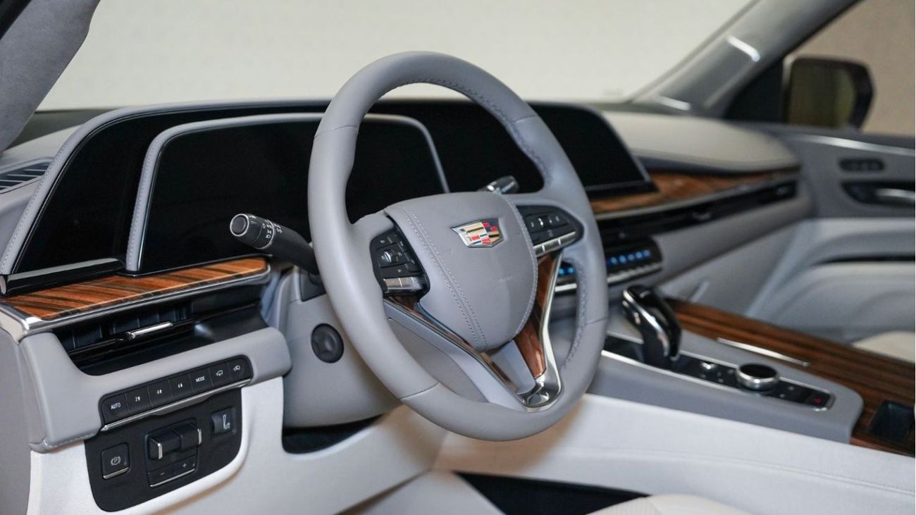 Cadillac Escalade Premium Luxury Platinum - Warranty until Sept 2026 - Approved Prepared Vehicle