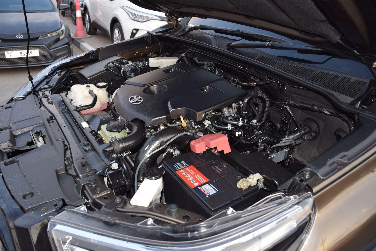 تويوتا هيلوكس 4X4 Diesel 2.8L (Right Hand)