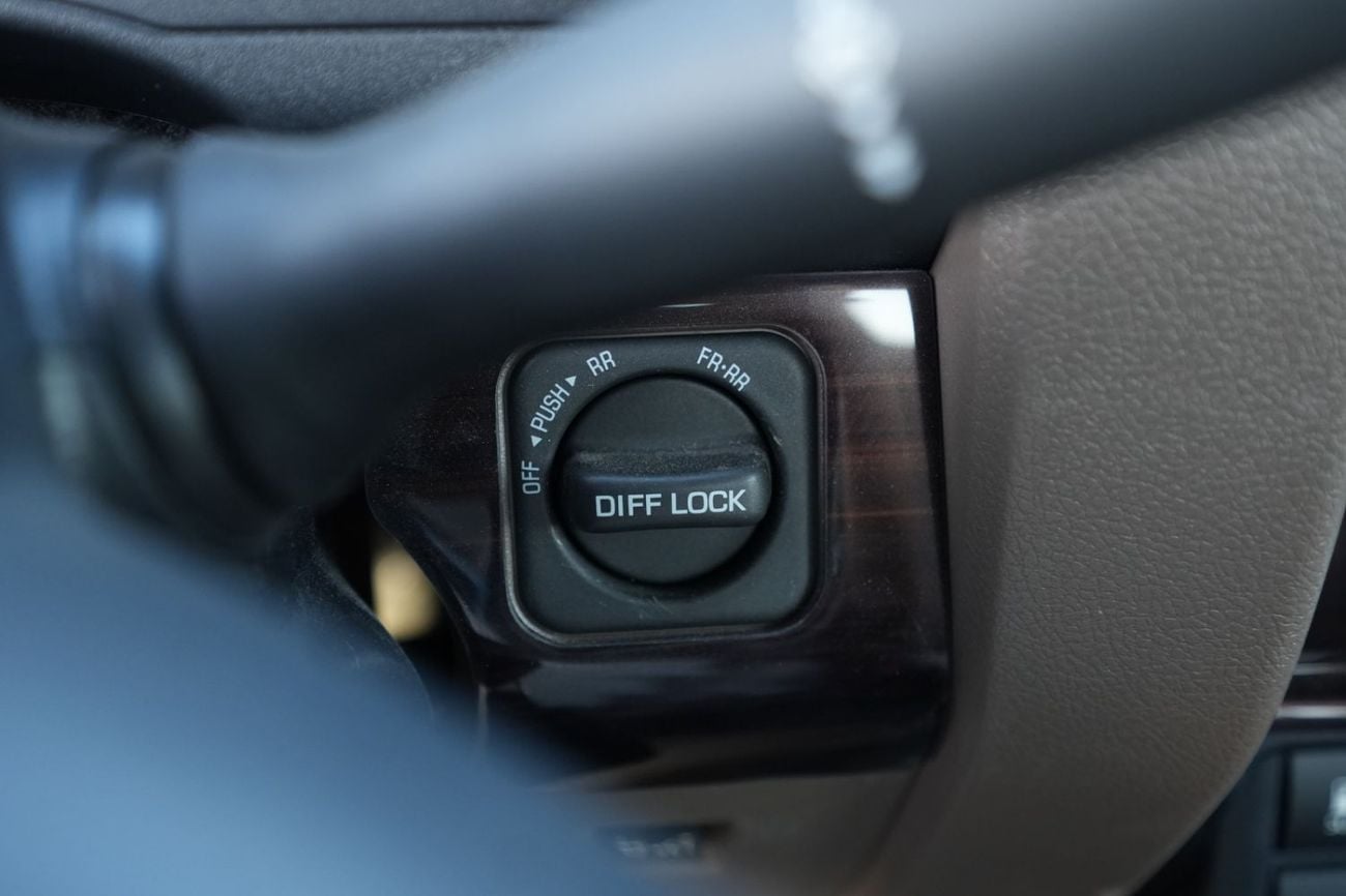 تويوتا لاند كروزر بيك آب TOYOTA LAND CRUISER 79 SINGLE CAB PICKUP PETROL 4.0L V6 4WD MT MODEL 2025 WINCH DIFF-LOCK