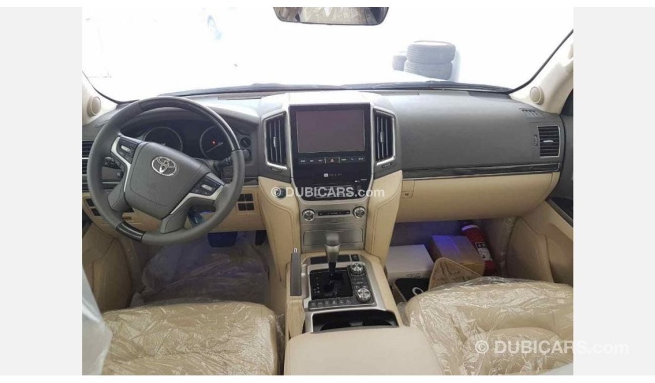 تويوتا لاند كروزر 2016 VXS 5.7L full option with Radar, 4 Camera, Hydraulic system.